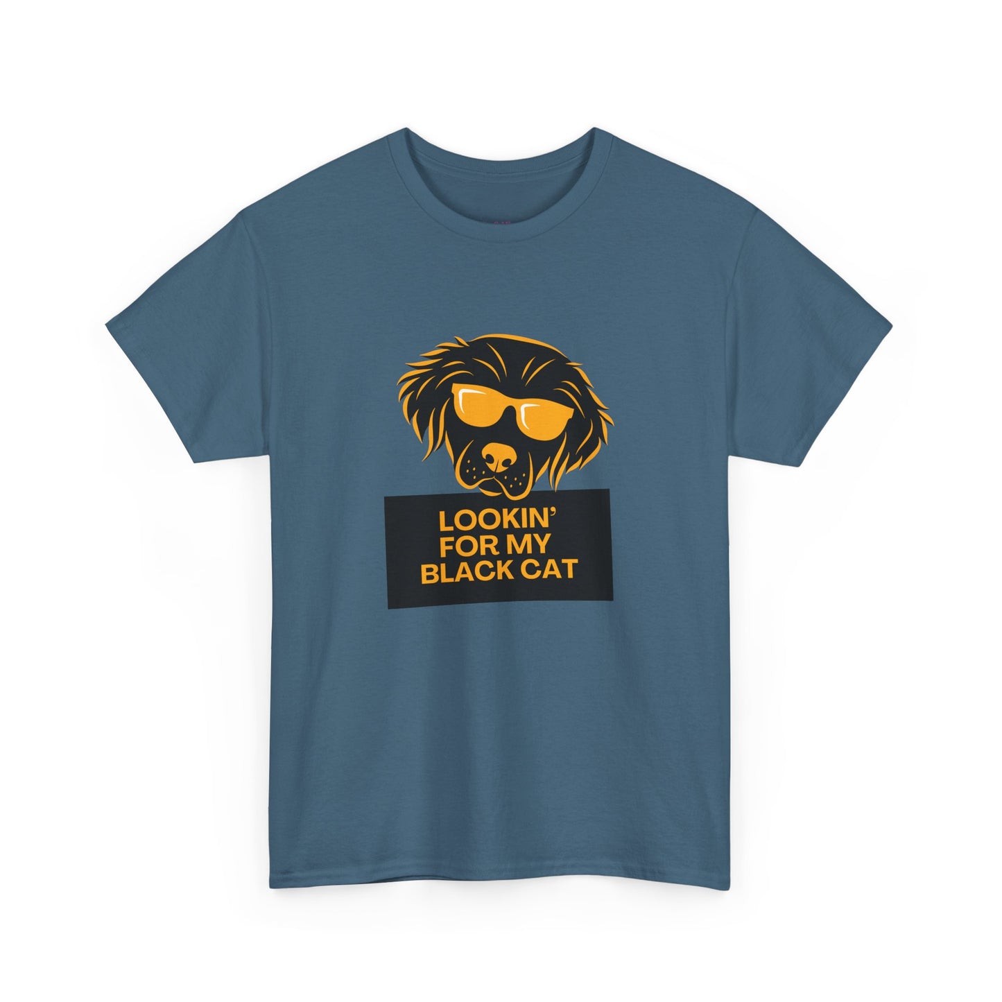 Golden Retriever with Sign // Unisex Heavy Cotton Tee