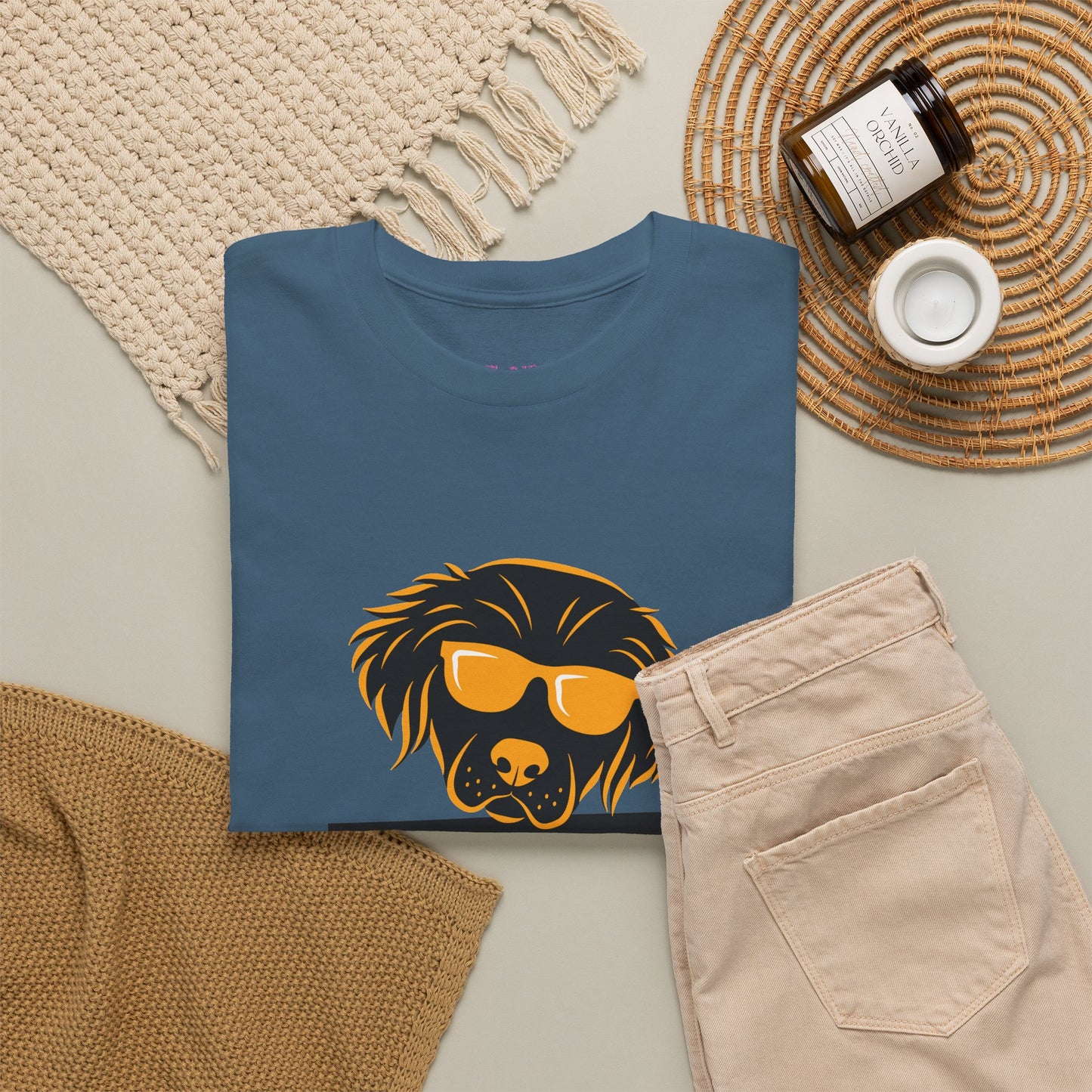 Golden Retriever with Sign //  Unisex Heavy Cotton Tee